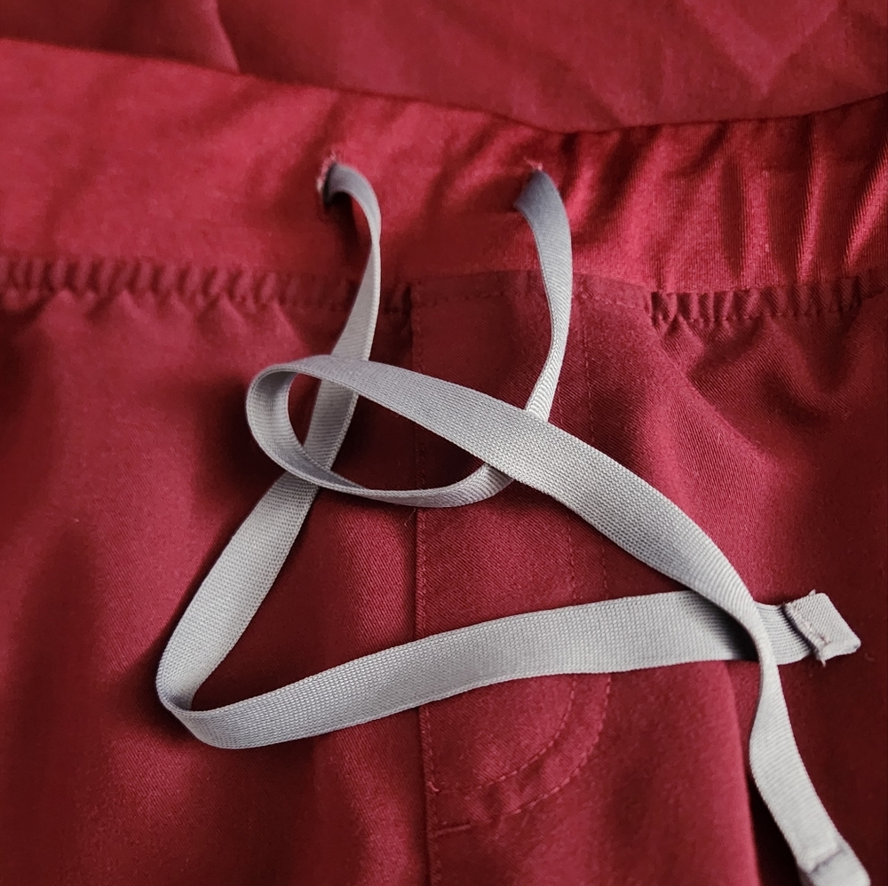 FIGS burgundy red rafeala scrub top (lrg) & zamora joggers (2XL) Matching Set! - Picture 6 of 11